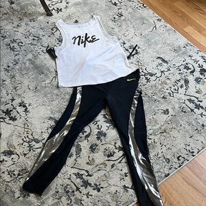 🦋NWT Nike White and Black Activewear Set with Silver Accents M